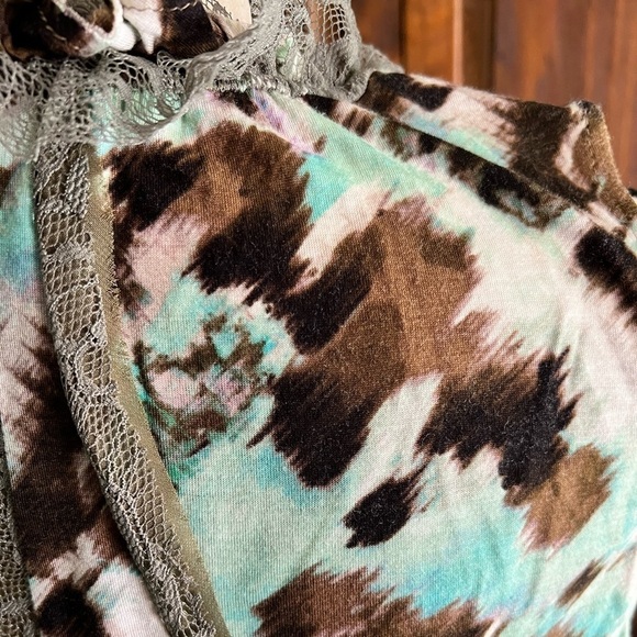 Anthropologie sleeveless top with rose detail - Picture 8 of 8